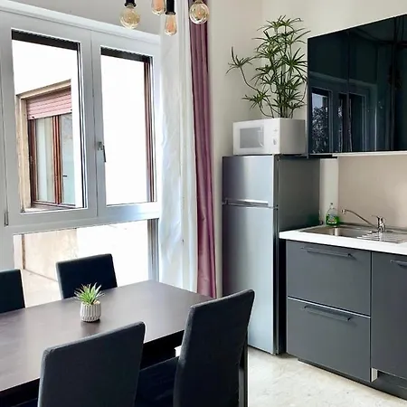 The White House, Modern In Center Appartamento Milano